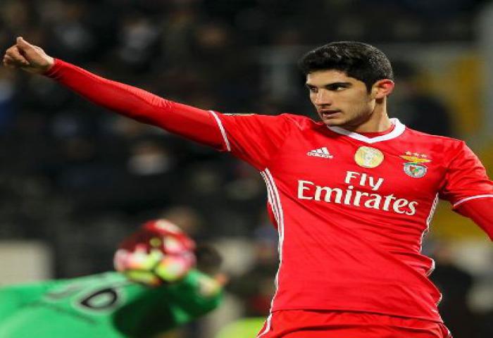 Cedera Kaki, Pemain Sayap Valencia Guedes Absen Sampai Akhir Tahun